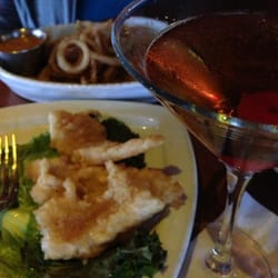 Greg Norman Australian Grille - Happy hour.