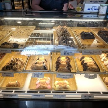 Mike's Pastry - Bakeries Near Me - Cambridge, Massachusetts