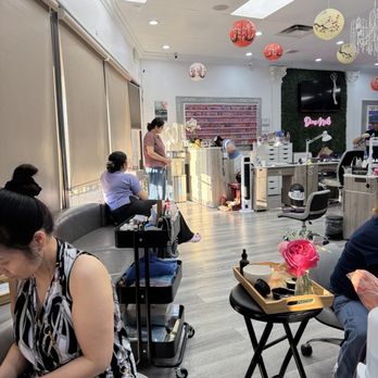 Divas Nails - Nail Salons Near Me - Northridge, California