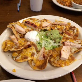 Uncle Julio's - Nachos with chicken.  Bland. - Mexican Near Me - Skokie, Illinois