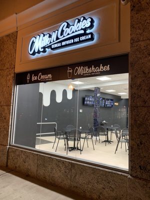 Milk N Cookies by null