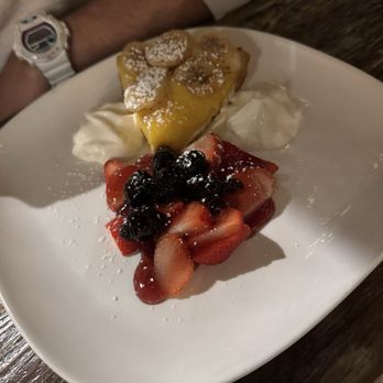 Sur at The Barnyard - Housemate banana cream pie. Bananas were served crème brûlée - New American Near Me - Carmel, California