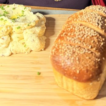 Aviannas Carriage House - Garlic and Herb Butter and Bread - American Near Me - Melville, New York
