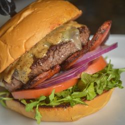 Mulligans - Ultimate Bacon Cheeseburger
