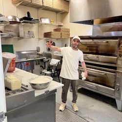 Lucky's Pizza - Lucky pizza kitchen