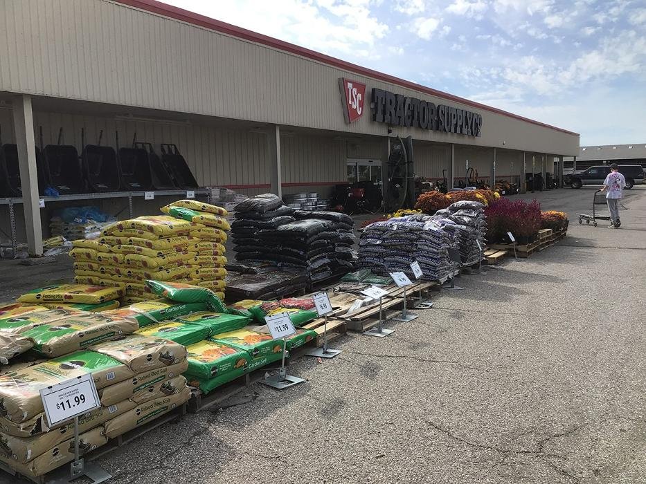 TRACTOR SUPPLY 5241 W Grand River Ave, Lansing, MI Yelp