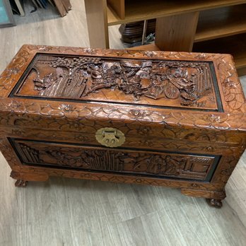 Stans Exchange Secondhand - Vintage chest trunk - Pawn Shops Near Me - Edmonton, Alberta Stans Exchange Secondhand - Vintage chest trunk - Pawn Shops Near Me - Edmonton, Alberta