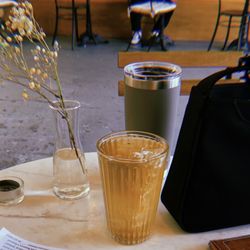 Aesthete - Sexual Healing Tea Iced & Milk Oolong Tea in the to go mug