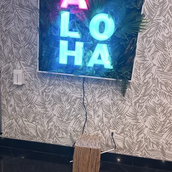 Bloomingdale's - Lots of aloha - Department Stores Near Me - Honolulu, Hawaii