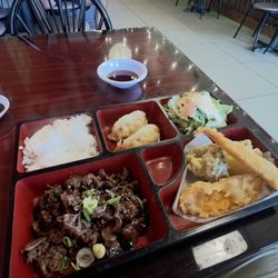 Carolina Sushi & Roll - Bulgogi bento box w/o Miso soup