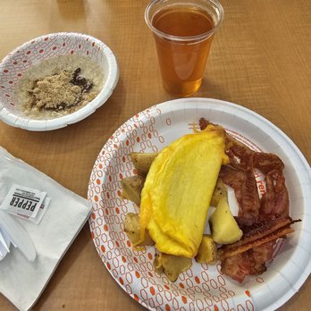 Hampton Inn & Suites Madera - Omelette, potato, bacon, oatmeal, and apple juice - Hotels Near Me - Madera, California Hampton Inn & Suites Madera - Omelette, potato, bacon, oatmeal, and apple juice - Hotels Near Me - Madera, California