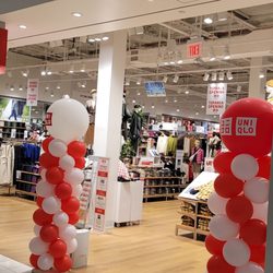 Uniqlo - Grand opening balloons