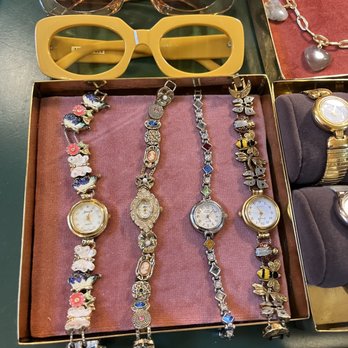 ARTISTS & FLEAS - Updated February 2026 - 282 Photos & 171 Reviews