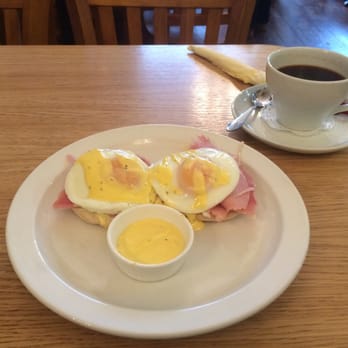 Seasons Cafe-Bar - Eggs Benedict with ham - Cafes Near Me - Cardiff, CRF