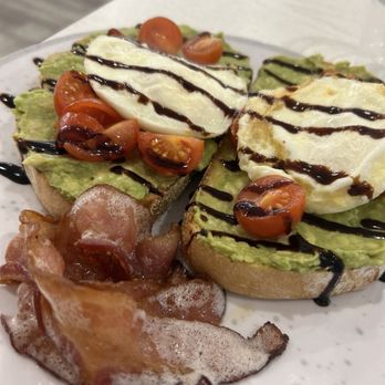 BB’s Bakehouse - Avocado toast with eggs and a side of bacon - Bakeries Near Me - Miami Lakes, Florida