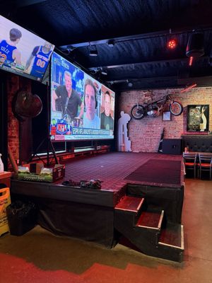 B&W Burgers, Buns & Brews by null