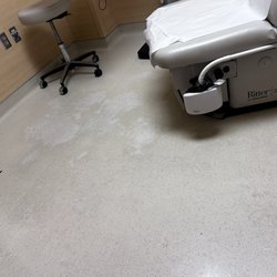 Valley Health Center Downtown - Dirty floors !