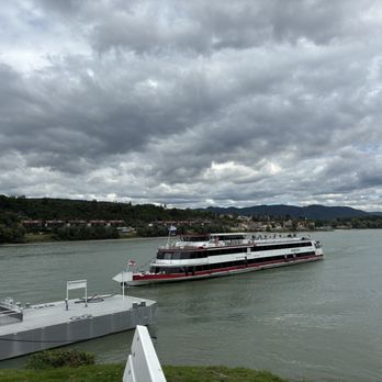 Ddsg Blue Danube Schifffahrt - Our boat arriving - Krems an der Donau, 3 Ddsg Blue Danube Schifffahrt - Our boat arriving - Krems an der Donau, 3