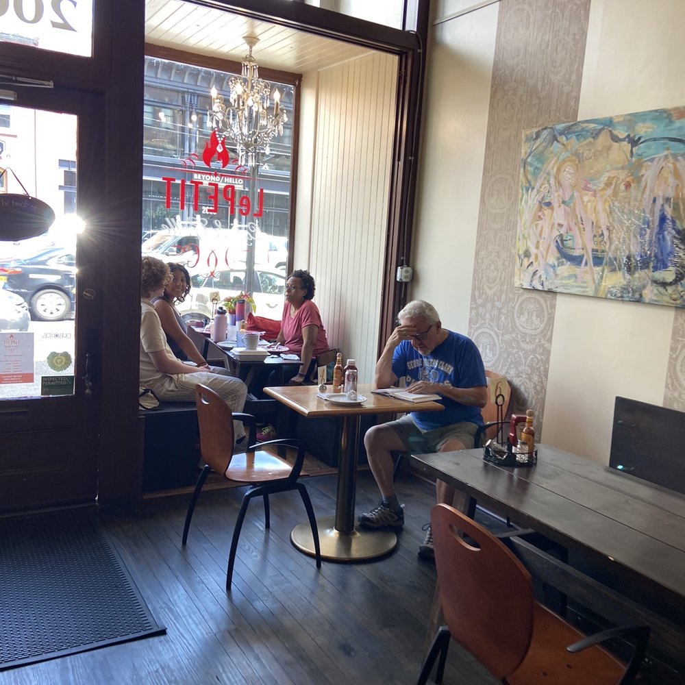 Le Petit Cafe & Grille - A nice seat in the window! - Cupcakes Near Me - Pittsburgh, Pennsylvania Le Petit Cafe & Grille - A nice seat in the window! - Cupcakes Near Me - Pittsburgh, Pennsylvania