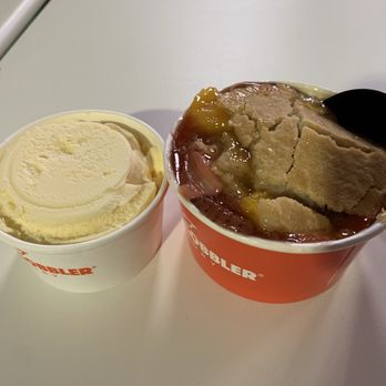 Peach Cobbler Factory - Strawberry peach cobbler - Desserts Near Me - Southaven, Mississippi Peach Cobbler Factory - Strawberry peach cobbler - Desserts Near Me - Southaven, Mississippi