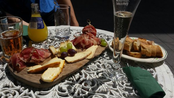 Champagne+Fromage by null