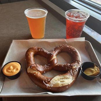 BaseLine Tap House - Lounges Near Me - Lake Buena Vista, Florida