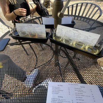 868 Estate Vineyards - White and sparkling flight - Wineries Near Me - Hillsboro, Virginia 868 Estate Vineyards - White and sparkling flight - Wineries Near Me - Hillsboro, Virginia