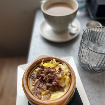 Cat Island Coffee House - Grit bowl with beef brisket - Bookstores Near Me - Gulfport, Mississippi