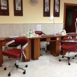 Empire Garden Nail Spa - Manicure stations
