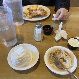 The only thing on the buffet that I got that was hot! Was the peach cobbler! The only thing on the buffet that I got that was hot! Was the peach cobbler!