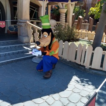 Mickey's Toontown - Goofy - Amusement Parks Near Me - Anaheim, California