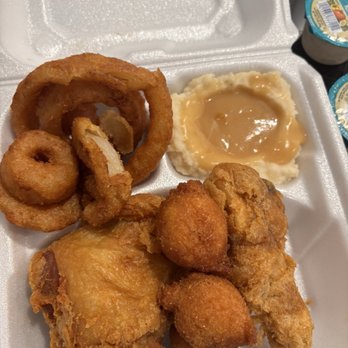 Smoky Mountain Barbecue - Fried Chicken Plate - Barbeque Near Me - West Jefferson, North Carolina