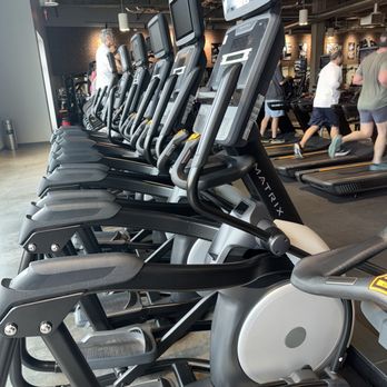 Gold's Gym - Cardio! - Gyms Near Me - Reston, Virginia Gold's Gym - Cardio! - Gyms Near Me - Reston, Virginia