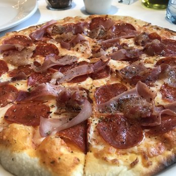Silvano's - The "Silvano's" pie.  Folks - winner winner chicken dinner.  Home run!  As a "Gringo"...I'll vouch for this pie!  Perfecto. - Italian Near Me - San Pedro Garza García, NLE
