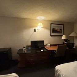 Days Inn by Wyndham Torrey Capital Reef - Has with mini fridge and microwave and coffee maker