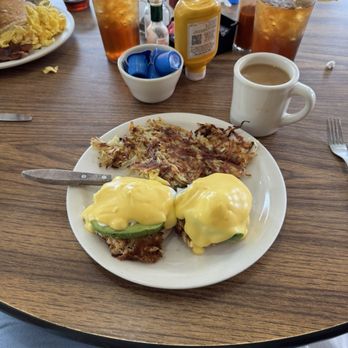 Old Susana Cafe - Crab Cakes Eggs Benedict w/ Avocado - American Near Me - Simi Valley, California Old Susana Cafe - Crab Cakes Eggs Benedict w/ Avocado - American Near Me - Simi Valley, California