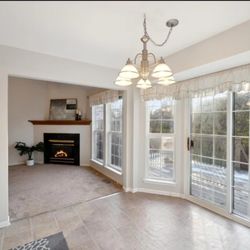 ATMcreation - Kitchen walls and ceiling painted, around the picture Windows and patio door