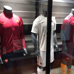 AS Roma Store - Display case