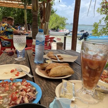 El Galeón del Caribe - Ceviche, cocteles, pesquadillas, lagoon - Mexican Near Me - Cancún, ROO