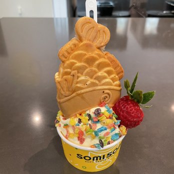Somisomi - Pink guava mango swirl with fruity pebbles and red bean filling - Ice Cream & Frozen Yogurt Near Me - San Francisco, California Somisomi - Pink guava mango swirl with fruity pebbles and red bean filling - Ice Cream & Frozen Yogurt Near Me - San Francisco, California