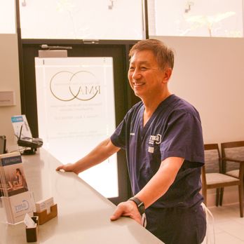 RMA Southern California | Los Angeles - Dr. Thomas Kim welcoming a new patient as they arrive for their first appointment. - Fertility Near Me - Los Angeles, California RMA Southern California | Los Angeles - Dr. Thomas Kim welcoming a new patient as they arrive for their first appointment. - Fertility Near Me - Los Angeles, California