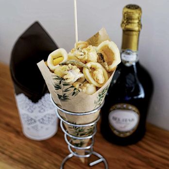 Trexento - Il nostro cono di frittura mista, da mangiare comodamente seduti o take away - Wine Bars Near Me - Venezia, VE Trexento - Il nostro cono di frittura mista, da mangiare comodamente seduti o take away - Wine Bars Near Me - Venezia, VE