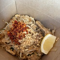Ting Thai Caravan - Chicken pad Thai