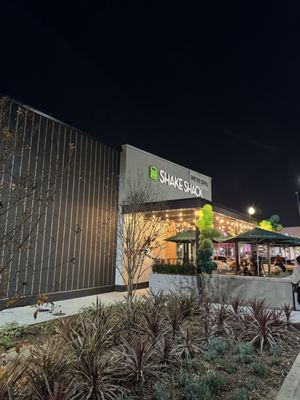 Shake Shack Downey by null