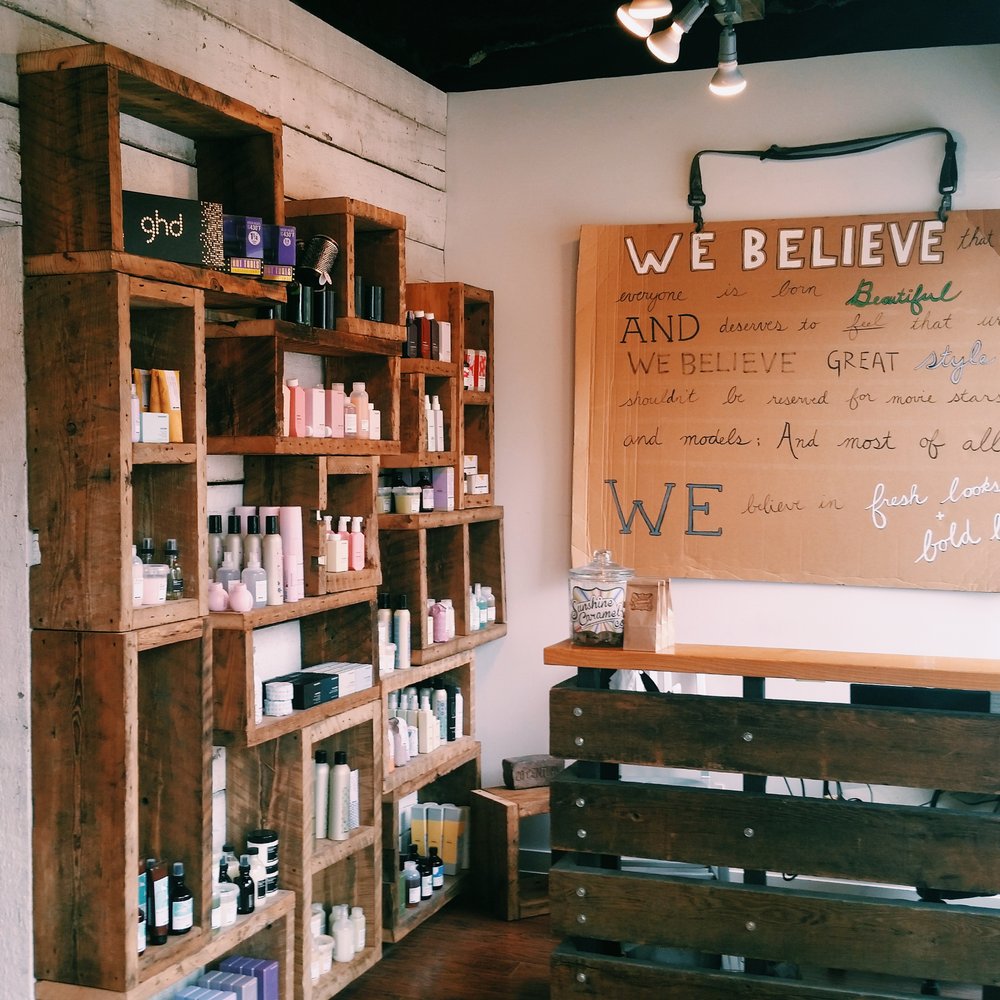 Adorable rustic chic front desk :) Adorable rustic chic front desk :)