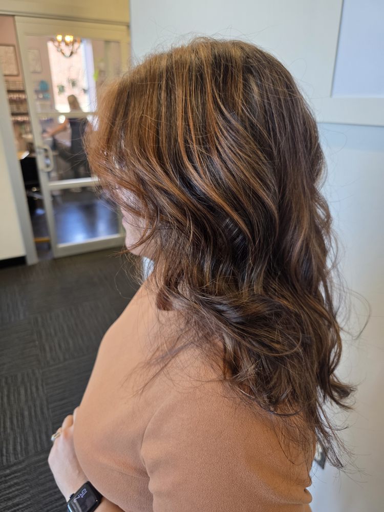AMA Hair Salon Logo
