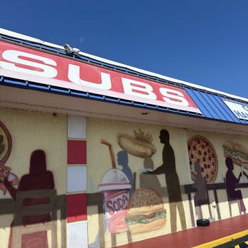 Market 27 - Front murals - Pizza Near Me - Avon Park, Florida