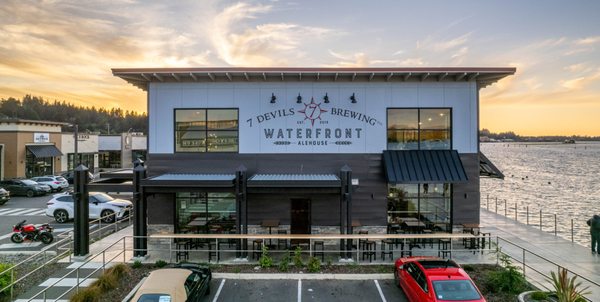 7 Devils Waterfront Alehouse by null