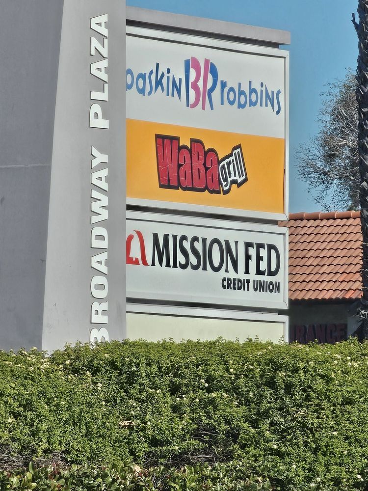 Broadway Plaza Logo