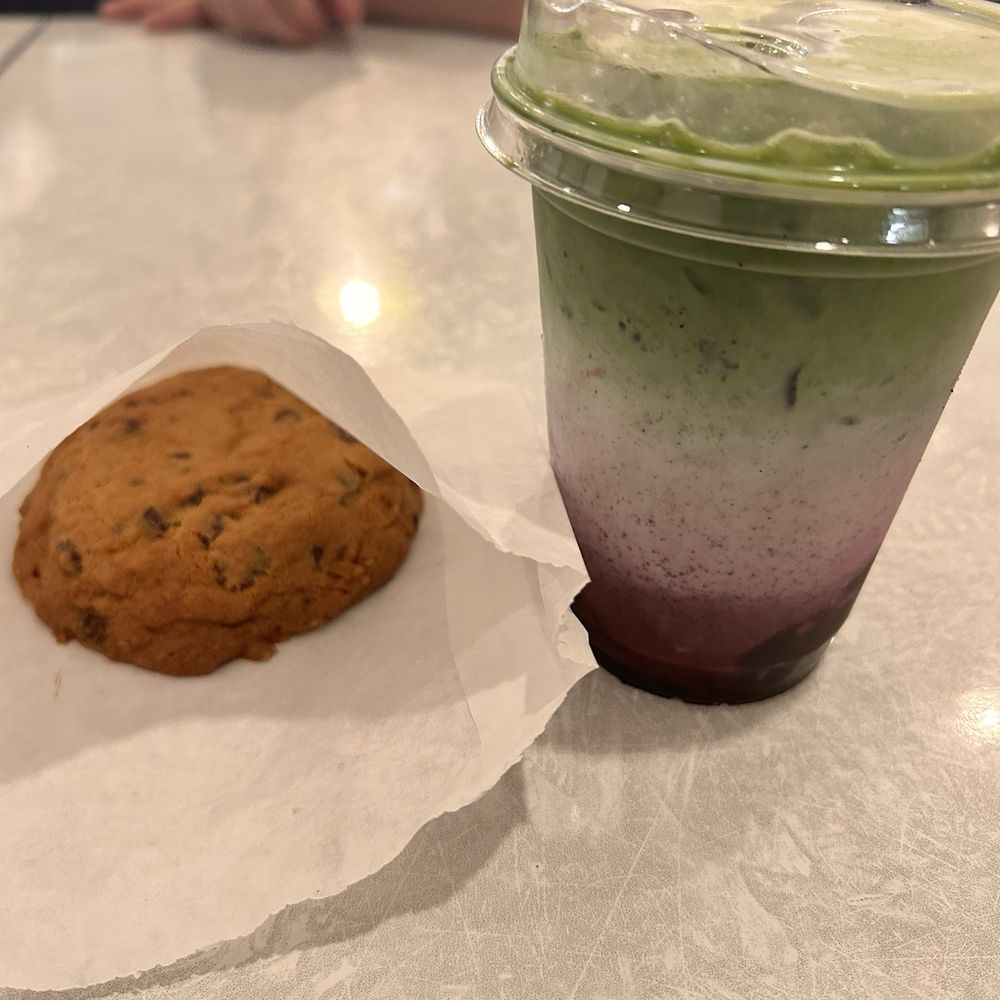 Black cherry Matcha and cookie! Black cherry Matcha and cookie!